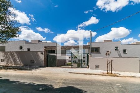 Casa à venda com 175m², 3 quartos e 2 vagasFachada