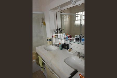 Casa à venda com 400m², 3 quartos e 3 vagasBanheiro da Suíte