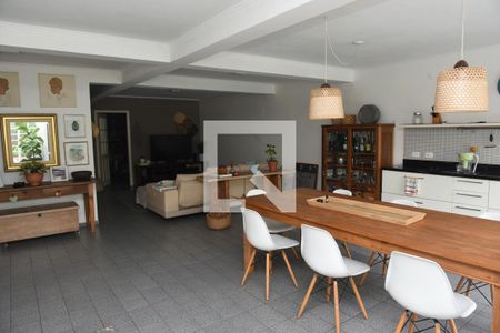 Casa à venda com 400m², 3 quartos e 3 vagasSalão de Festas