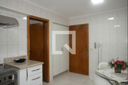 Apartamento à venda com 412m², 6 quartos e 4 vagas Apartamento à venda com 412m², 6 quartos e 4 vagasCozinha
