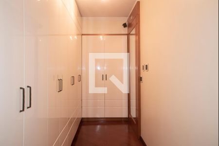 Apartamento à venda com 412m², 6 quartos e 4 vagas Apartamento à venda com 412m², 6 quartos e 4 vagasCloset da Suíte 3