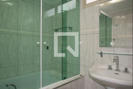 Apartamento à venda com 412m², 6 quartos e 4 vagas Apartamento à venda com 412m², 6 quartos e 4 vagasBanheiro da Suíte 1
