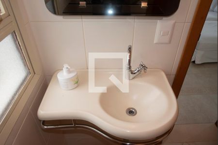 Apartamento à venda com 412m², 6 quartos e 4 vagas Apartamento à venda com 412m², 6 quartos e 4 vagasBanheiro 2
