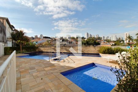 Apartamento à venda com 75m², 2 quartos e 2 vagas Apartamento à venda com 75m², 2 quartos e 2 vagasÁrea comum - Piscina