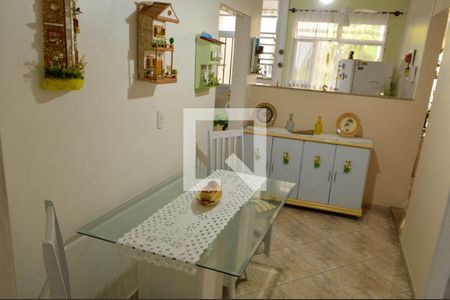 Casa de condomínio à venda com 240m², 4 quartos e 5 vagasCopa