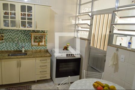 Casa de condomínio à venda com 240m², 4 quartos e 5 vagasCozinha