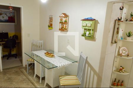 Casa de condomínio à venda com 240m², 4 quartos e 5 vagasCopa