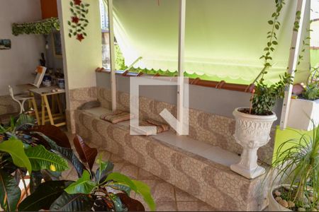 Casa de condomínio à venda com 240m², 4 quartos e 5 vagasTerraço