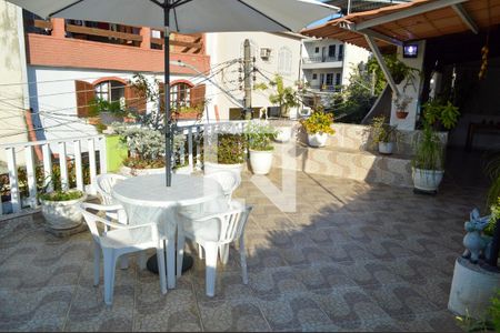 Casa de condomínio à venda com 240m², 4 quartos e 5 vagasTerraço 