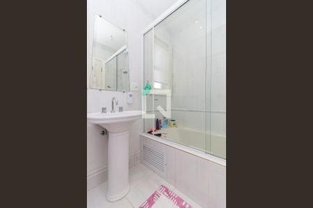 Casa de condomínio à venda com 494m², 5 quartos e 3 vagas Casa de condomínio à venda com 494m², 5 quartos e 3 vagasSuíte 3 banheiro