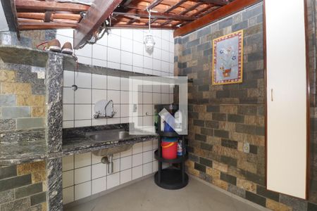 Casa à venda com 360m², 3 quartos e 4 vagasQuintal