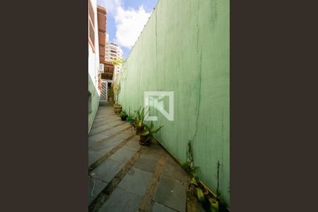 Casa à venda com 249m², 4 quartos e 2 vagasCorredor externo