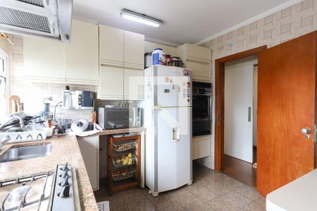 Apartamento à venda com 219m², 4 quartos e 4 vagas Apartamento à venda com 219m², 4 quartos e 4 vagasCozinha