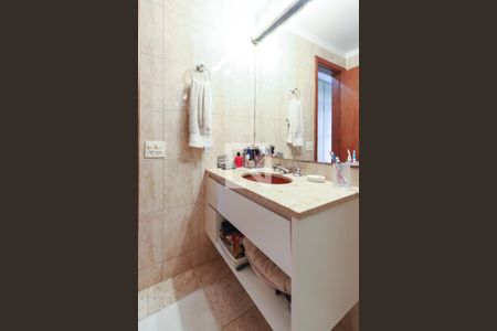 Apartamento à venda com 219m², 4 quartos e 4 vagas Apartamento à venda com 219m², 4 quartos e 4 vagasBanheiro da Suíte 1