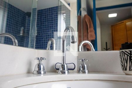 Apartamento para alugar com 56m², 1 quarto e 2 vagas Apartamento para alugar com 56m², 1 quarto e 2 vagasBanheiro da Suíte