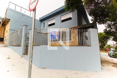 Casa à venda com 192m², 3 quartos e 2 vagas Casa à venda com 192m², 3 quartos e 2 vagasFachada