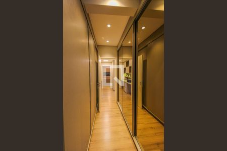 Apartamento à venda com 189m², 4 quartos e 3 vagas Apartamento à venda com 189m², 4 quartos e 3 vagasCloset