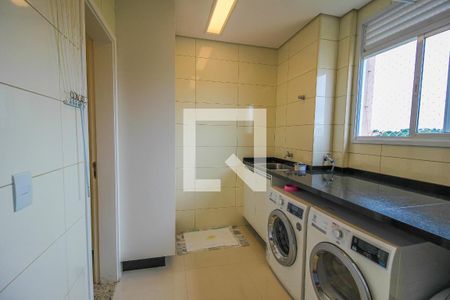 Apartamento à venda com 189m², 4 quartos e 3 vagas Apartamento à venda com 189m², 4 quartos e 3 vagasÁrea de Serviço