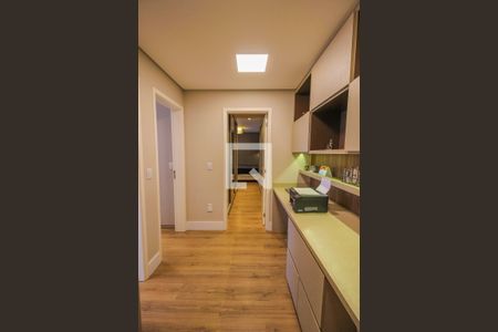 Apartamento à venda com 189m², 4 quartos e 3 vagas Apartamento à venda com 189m², 4 quartos e 3 vagasEscritório