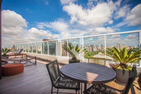 Studio à venda com 27m², 1 quarto e sem vaga Studio à venda com 27m², 1 quarto e sem vagaÁrea Comum - Roof Top