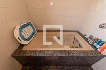 Casa à venda com 296m², 5 quartos e 5 vagas Casa à venda com 296m², 5 quartos e 5 vagasBanheiro da Suíte 1