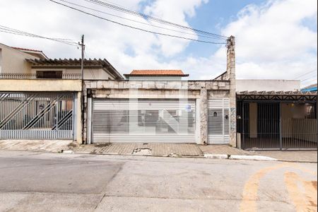 Casa à venda com 296m², 5 quartos e 5 vagas Casa à venda com 296m², 5 quartos e 5 vagasFachada