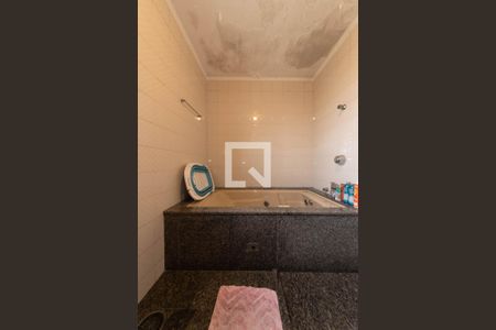 Casa à venda com 296m², 5 quartos e 5 vagas Casa à venda com 296m², 5 quartos e 5 vagasBanheiro da Suíte 1