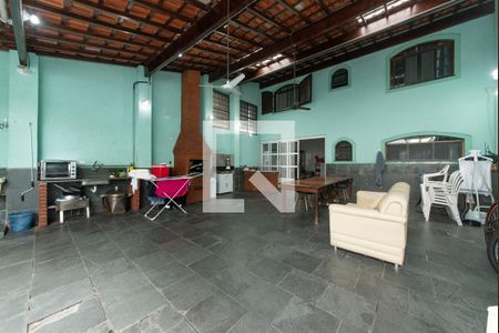 Casa à venda com 296m², 5 quartos e 5 vagas Casa à venda com 296m², 5 quartos e 5 vagasLavanderia