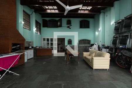 Casa à venda com 296m², 5 quartos e 5 vagas Casa à venda com 296m², 5 quartos e 5 vagasChurrasqueira