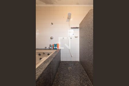 Casa à venda com 296m², 5 quartos e 5 vagas Casa à venda com 296m², 5 quartos e 5 vagasBanheiro da Suíte 1