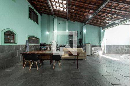 Casa à venda com 296m², 5 quartos e 5 vagas Casa à venda com 296m², 5 quartos e 5 vagasChurrasqueira