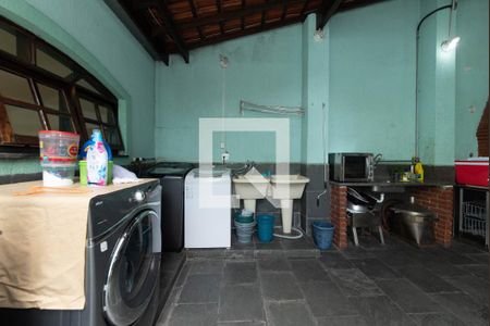 Casa à venda com 296m², 5 quartos e 5 vagas Casa à venda com 296m², 5 quartos e 5 vagasLavanderia