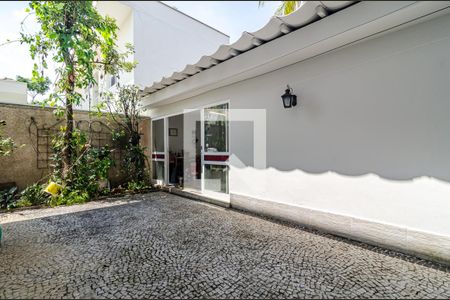 Casa para alugar com 530m², 5 quartos e 2 vagas Casa para alugar com 530m², 5 quartos e 2 vagasQuintal