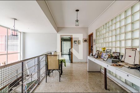 Casa para alugar com 530m², 5 quartos e 2 vagas Casa para alugar com 530m², 5 quartos e 2 vagasHall superior