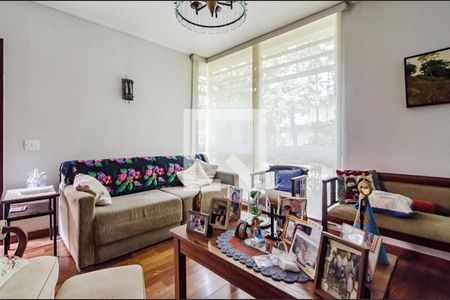 Casa para alugar com 530m², 5 quartos e 2 vagas Casa para alugar com 530m², 5 quartos e 2 vagasSala de TV