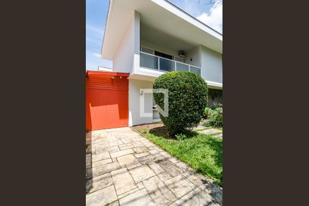 Casa para alugar com 530m², 5 quartos e 2 vagas Casa para alugar com 530m², 5 quartos e 2 vagasFachada