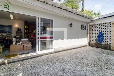 Casa para alugar com 530m², 5 quartos e 2 vagas Casa para alugar com 530m², 5 quartos e 2 vagasQuintal