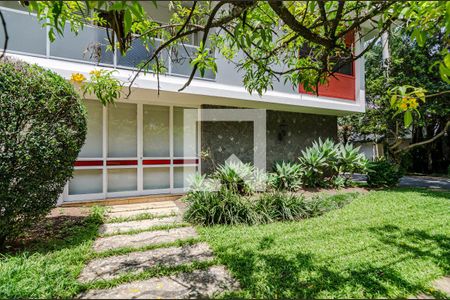 Casa para alugar com 530m², 5 quartos e 2 vagas Casa para alugar com 530m², 5 quartos e 2 vagasFachada