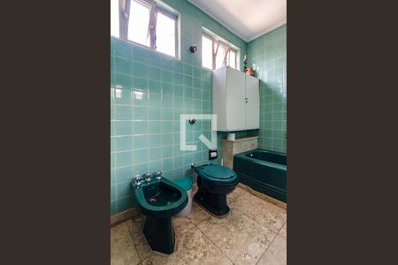 Casa para alugar com 530m², 5 quartos e 2 vagas Casa para alugar com 530m², 5 quartos e 2 vagasBanheiro