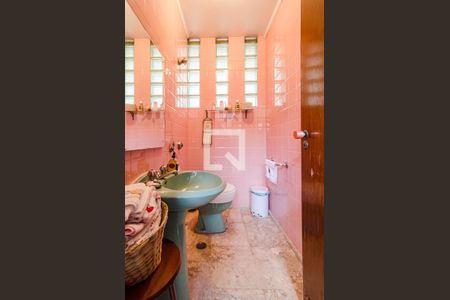 Casa para alugar com 530m², 5 quartos e 2 vagas Casa para alugar com 530m², 5 quartos e 2 vagasLavabo