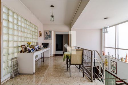 Casa para alugar com 530m², 5 quartos e 2 vagas Casa para alugar com 530m², 5 quartos e 2 vagasHall superior