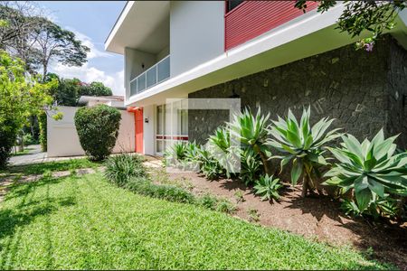 Casa para alugar com 530m², 5 quartos e 2 vagas Casa para alugar com 530m², 5 quartos e 2 vagasFachada