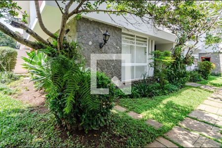 Casa para alugar com 530m², 5 quartos e 2 vagas Casa para alugar com 530m², 5 quartos e 2 vagasFachada