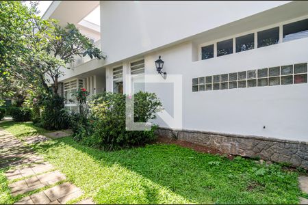 Casa para alugar com 530m², 5 quartos e 2 vagas Casa para alugar com 530m², 5 quartos e 2 vagasFachada