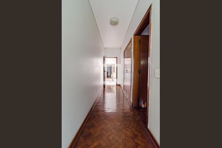 Casa para alugar com 530m², 5 quartos e 2 vagas Casa para alugar com 530m², 5 quartos e 2 vagasCorredor