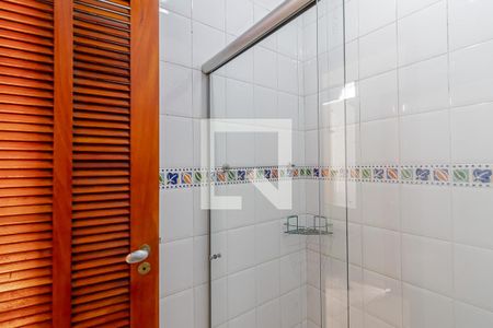 Apartamento à venda com 269m², 4 quartos e 3 vagas Apartamento à venda com 269m², 4 quartos e 3 vagasBanheiro da Edícula