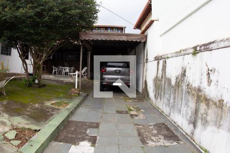 Casa à venda com 160m², 4 quartos e 4 vagasESTACIONAMENTO