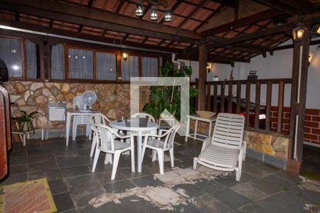 Casa à venda com 160m², 4 quartos e 4 vagas Casa à venda com 160m², 4 quartos e 4 vagasÁrea comum