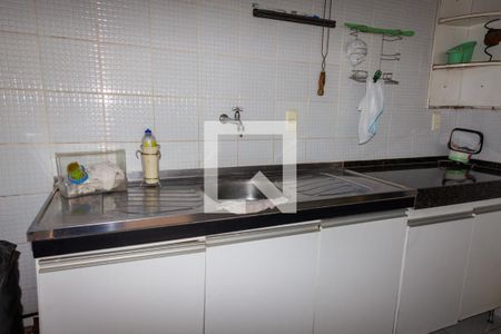 Casa à venda com 160m², 4 quartos e 4 vagas Casa à venda com 160m², 4 quartos e 4 vagasÁrea de Serviço