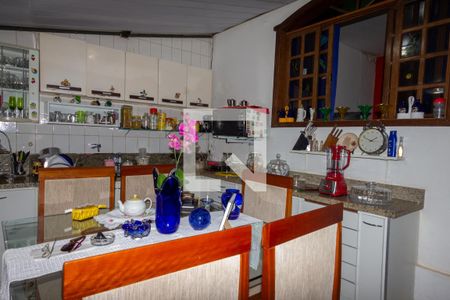 Casa à venda com 160m², 4 quartos e 4 vagas Casa à venda com 160m², 4 quartos e 4 vagasCozinha